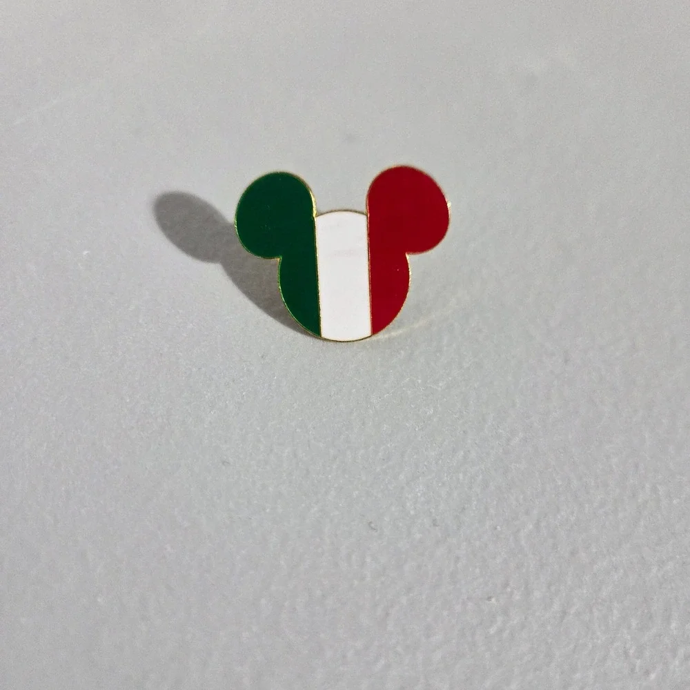 Disney Pin Trading Mickey Italy Flag Unisex OS Green White Red Epcot World 2008